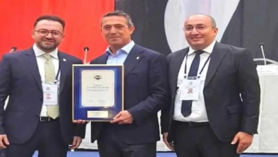 Ali Koç, Erzurum Fenerbahçeliler Derneği’ne akreditasyon belgesini verdi