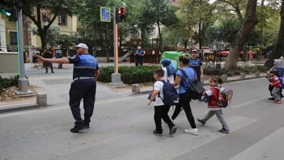 Büyükşehir Zabıtası görevde okul önleri güvende