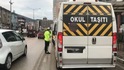 İstanbul'un sabah trafiğinde okul yoğunluğu