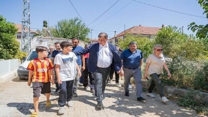 İzmir  Büyükşehir’den yangın mağduru öğrencilere kırtasiye desteği