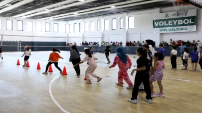 Konya Karatay’da geleceğin voleybocuları fileyle buluştu