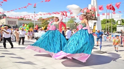 Manisa’da kurtuluş etkinlikleri çocukları sevindirdi