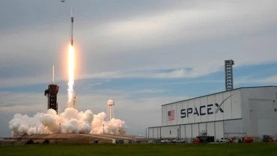 SpaceX, ilk özel uzay yürüyüşü için Falcon 9 roketini fırlattı