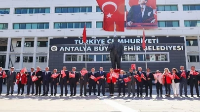 Antalya Büyükşehir’de Cumhuriyet Bayramı kutlandı