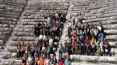 Antalya Büyükşehir’den Cumhuriyet Haftasında Çocuklara Aspendos-Side Tanıtım Gezisi