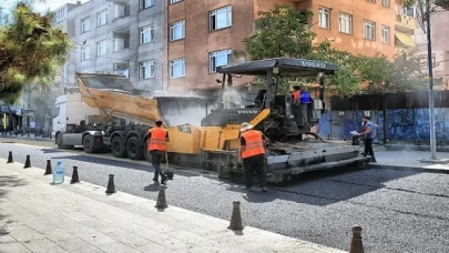 Bayrampaşa’da yol ve kaldırımlar yenileniyor, ulaşım kolaylaşıyor