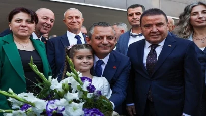 CHP Genel Başkanı Özgür Özel Antalya Büyükşehir Belediyesi’ni ziyaret etti