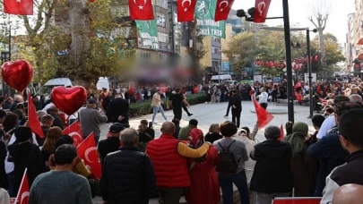 Cumhuriyet Bulvarı’nda zeybek gösterisi