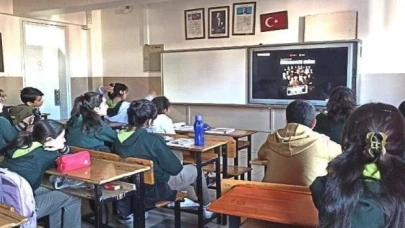 Cumhuriyet Haftası kapsamında okullarda gösterilen ”Dersimiz Cumhuriyete Doğru” filmi tartışma konusu oldu