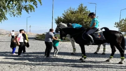 Elazığ’da Atlı Jandarma Timi’ne yoğun ilgi