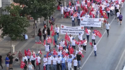 Emekli astsubaylar, Millî Savunma Bakanlığı önünde ”tazminat” eylemi gerçekleştirdi