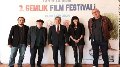 Festivalin açılış konuşmasını Gemlik Belediye Başkanı Şükrü Deviren yaptı.