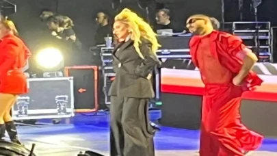 Hadise, Bursa’da izleyenleri büyüledi