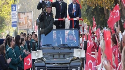 Kadıköy’de Büyük Cumhuriyet Yürüyüşü Öncesi Renkli Görüntüler