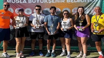 Muğla Büyükşehir Belediyesi 6. Geleneksel Cumhuriyet Kupası Karma Tenis Turnuvası Dalaman’da Yapıldı