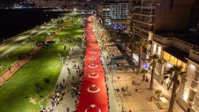 Tüm İzmir Cumhuriyet coşkusuna davetli 350 metrelik dev Türk bayrağıyla yürünecek