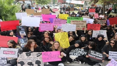 Üsküdar Üniversitesi “Şiddete Karşı” yürüdü!