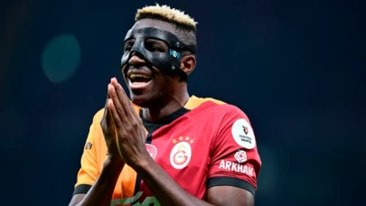 Victor Osimhen, derbi maçlarını golsüz geçirmiyor