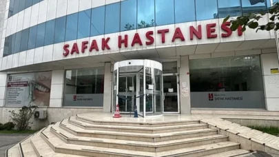 Yenidoğan çetesi soruşturmasında adı geçen Şafak Hastanesi'nin tabelaları söküldü