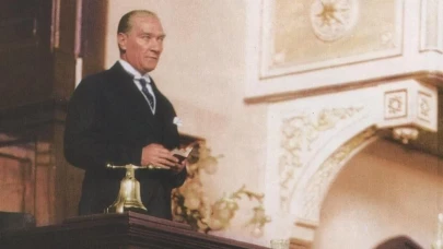 Atatürk’ün Nutuk okuduğu görüntüler hologram ile İstanbul Sabiha Gökçen Havalimanı’na yansıtıldı