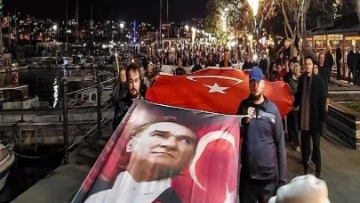 Çanakkale’de Atatürk Sevdalıları, Ata’ya Saygı İçin Yürüdü