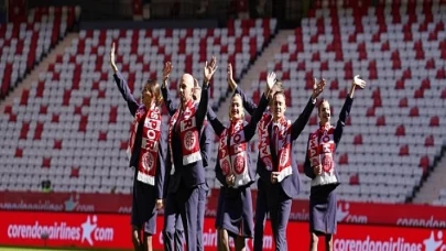 Corendon Airlines, Onvo Antalyaspor-Sipay Bodrum FK maçında taraftarlara sürpriz boarding deneyimi yaşattı