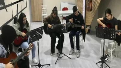 Dilovası’nda müzik kursları ilgi odağı oldu