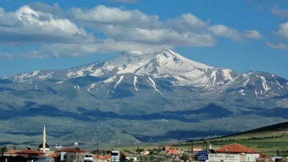 Erciyes Dağı'nda mahsur kalan dağcı kurtarıldı