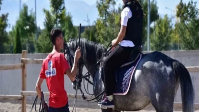 Kayseri Büyükşehir’den binicilik eğitimi