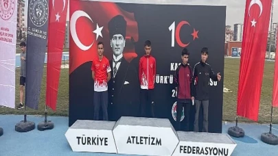 Nevşehir Belediyesi Gençlik ve Spor Kulübü sporcusu Mert Hanifi Odacı, Ankara’da yapılan Atatürk’ü Anma Koşusunda Türkiye ikincisi oldu.