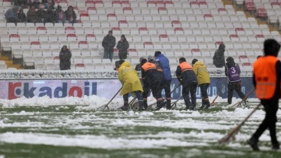 Sivasspor - Kasımpaşa maçı gecikmeli başladı!