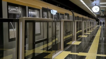 Sürücüsüz metro İstanbul'da panik yarattı: 5 durağı pas geçti, yolcular acil durdurma butonuna bastı