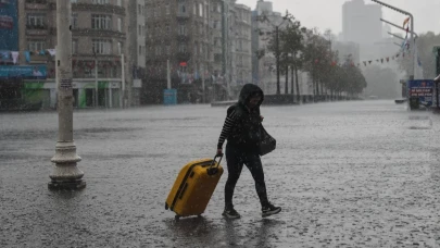 AKOM'dan İstanbul için kuvvetli yağış ve fırtına uyarısı!