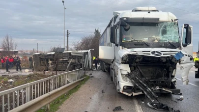 Balıkesir’de okul servisi TIR’la çarpıştı: 8 öğrenci ağır yaralandı!