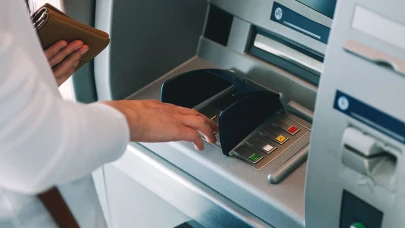 Banka ATM'leri, şifresini değiştirmeyenlerin kartlarını yutacak!