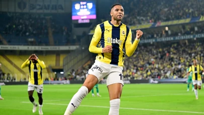 Fenerbahçe'nin yeni forveti Youssef En Nesyri golcülükte kafasını kullanmaya devam ediyor