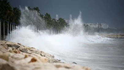 Gökçeada ve Bozcaada feribotlarına fırtına engeli