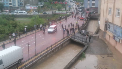 Kastamonu'nun Abana ilçesinde sel nedeniyle ev ve iş yerlerini su bastı