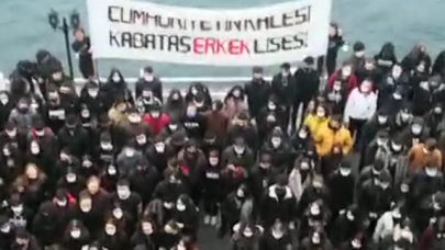 Kabataş Lisesi'nde Atatürk'e çirkin saldırı protesto edildi