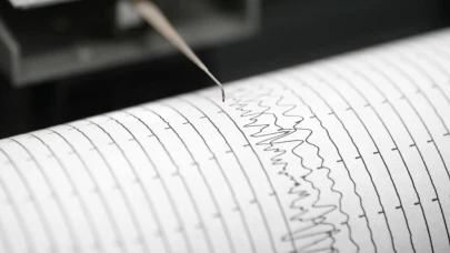 Ege Denizi’nde 5.2 büyüklüğünde deprem: Çanakkale ve çevresinde hissedildi