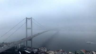 İstanbul'da sisten göz gözü görmüyor