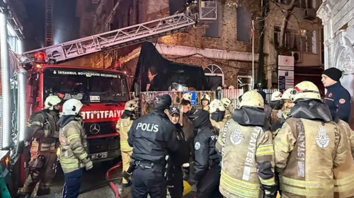 Kadıköy'deki tarihi karakol binasında çıkan yangında 1 kişi hayatını kaybetti