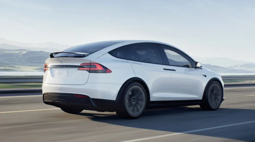 Tesla, Model X fiyatlarına 5 bin dolar zam yaptı