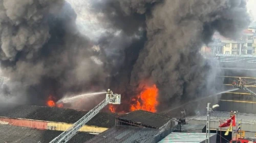 İstanbul’da lastik fabrikasında yangın