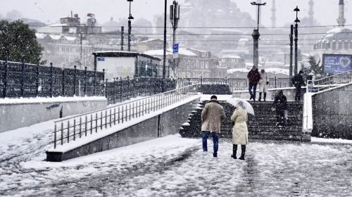 24 Şubat Pazartesi okulların tatil edildiği iller, bugün okullar tatil mi? Kar hız kesmedi, birçok kentte kartatili ilan edildi