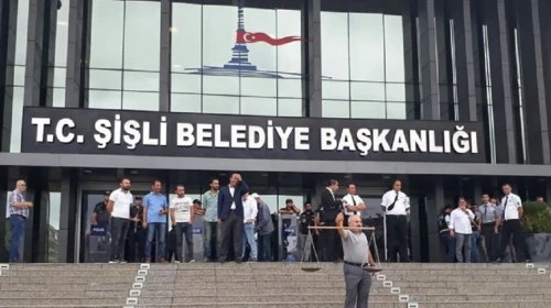 Şişli Belediye Başkan Yardımcıları, kayyım atanmasına tepki olarak görevlerinden istifa etti