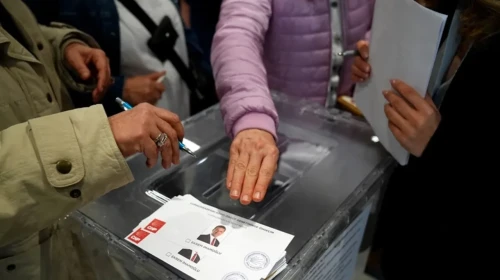 CHP'nin ön seçiminde oy verme süresi uzatıldı