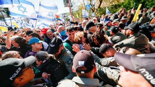 Netanyahu'nun evi yakınındaki 12 protestocu İsrail polisi tarafından gözaltına aldı