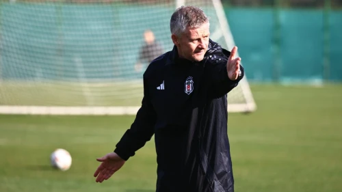 Beşiktaş'ın yeni hocası Solskjaer, Nevzat Demir Tesisleri'nde futbolcularıyla buluştu