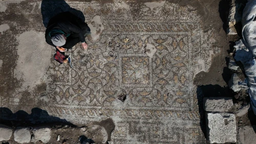 Pergamon Antik Kenti’nde Roma dönemine ait "Mozaikli Ev" ortaya çıkıyor